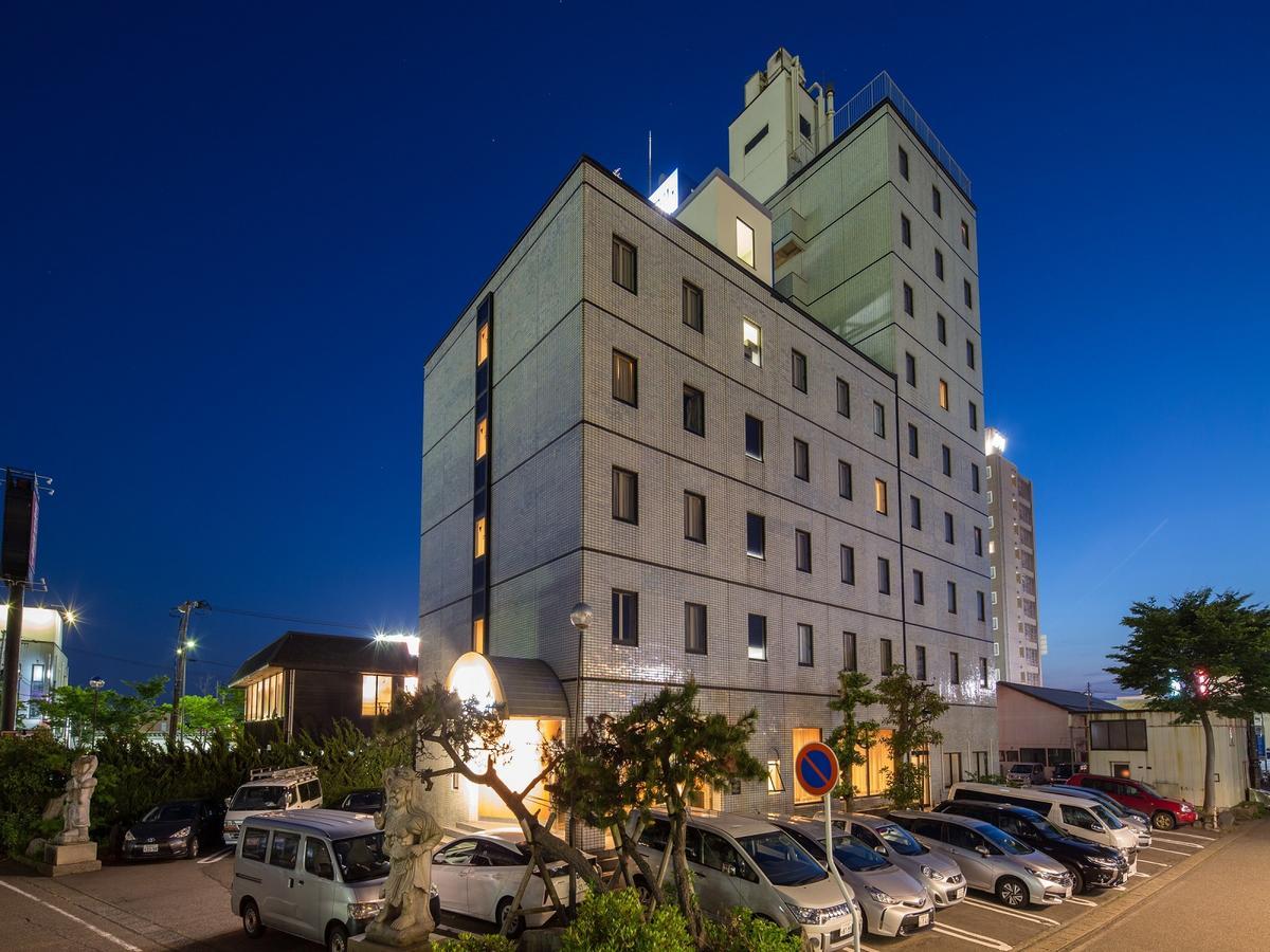 Apa Hotel Tsubamesanjo Ekimae Exterior photo